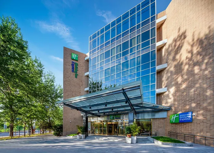 Holiday Inn Express Shangdi Beijing By Ihg L Next To Yuanmingyuan Park & Subway & Qinghe Railway Station & Beijing Sport University L Taxi 15 Minutes To Summer Palace & Peking University & Tsinghua University L 20 Minutes To Badaling Great Wall By Ra