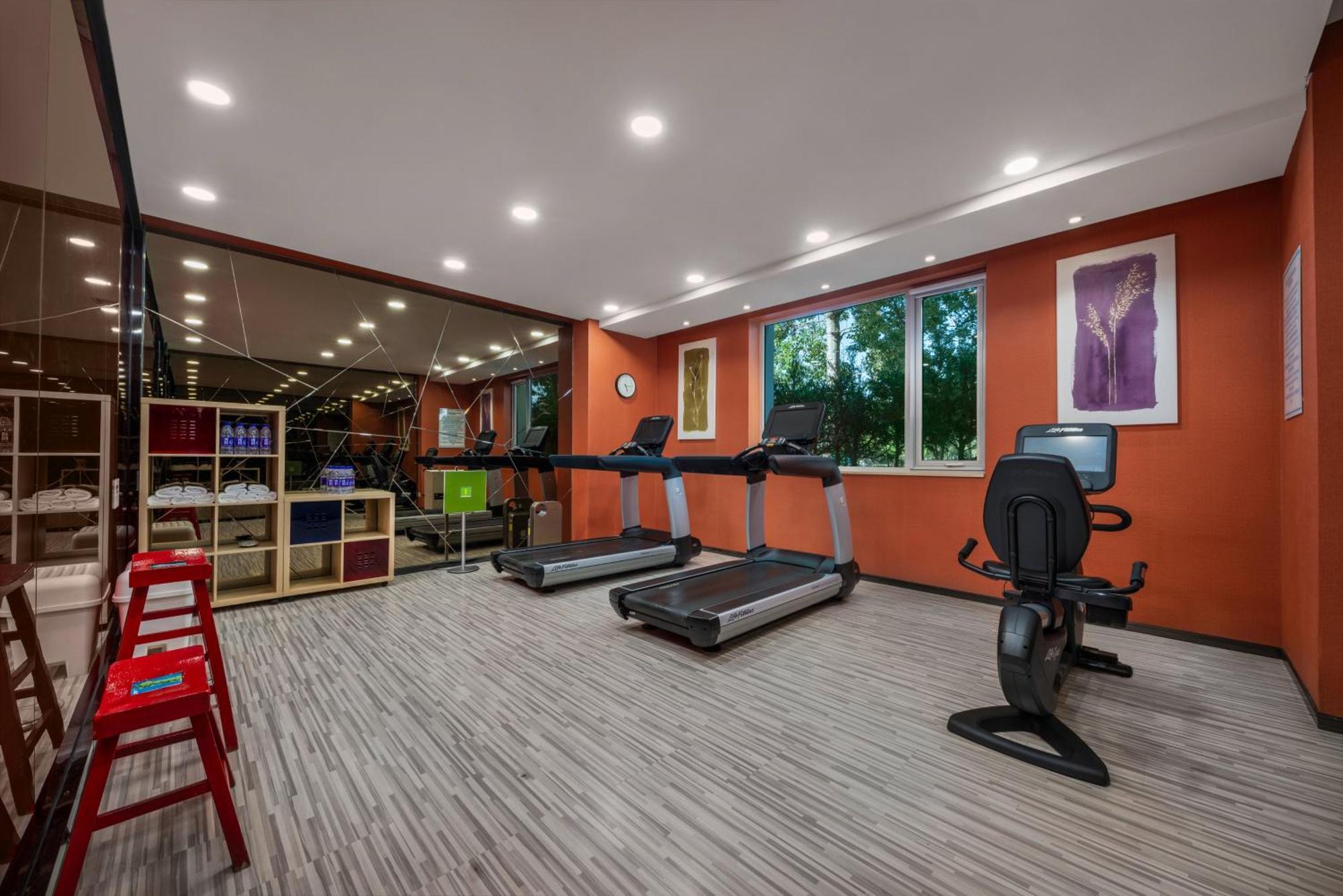 Hotel Express Shangdi By Ihg L Next To Yuanmingyuan Park & Subway & Qinghe Railway Station & Sport L Taxi 15 Minutes To Summer Palace & & Tsinghua L 20 Minutes To Badaling Great By Ra Beijing