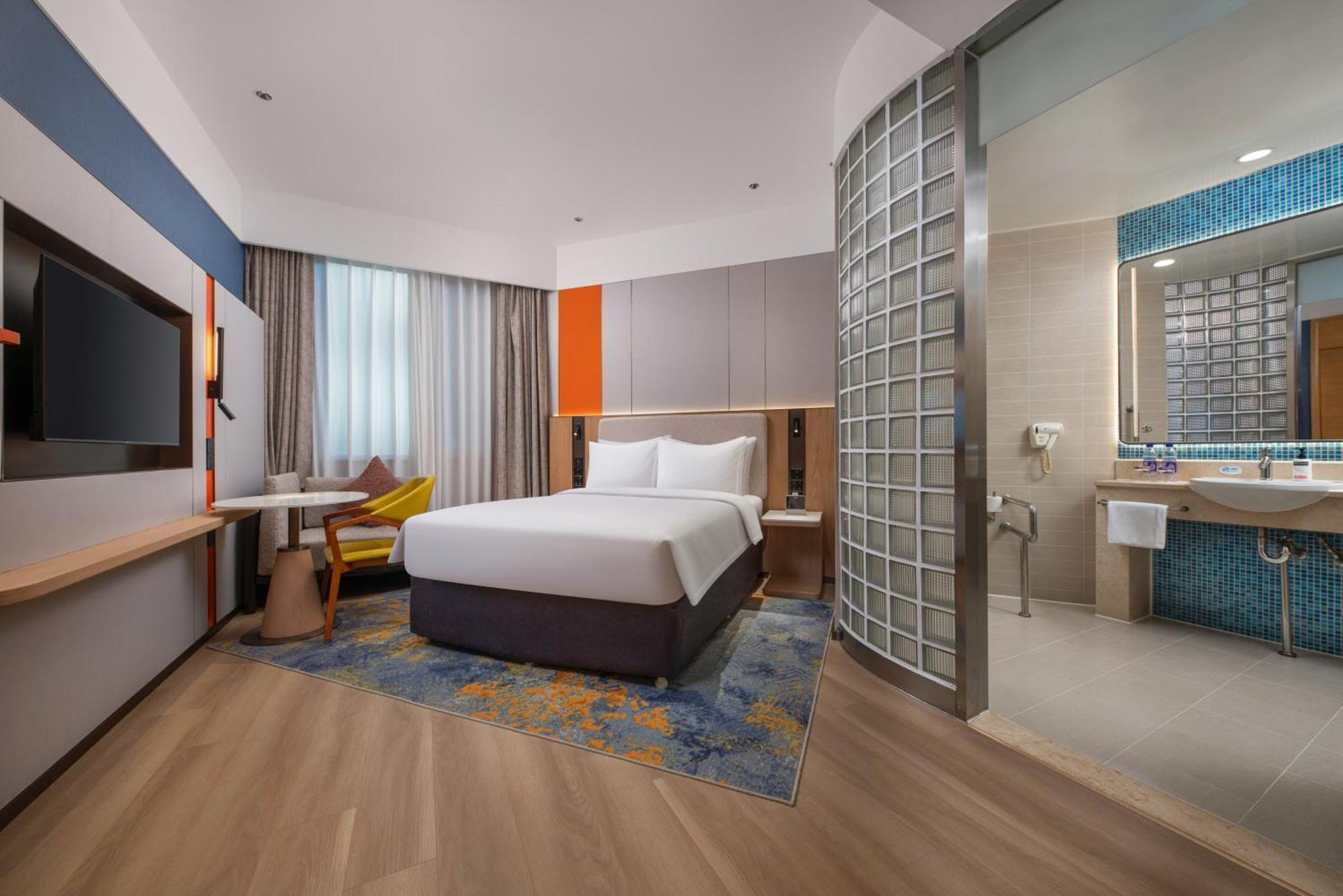 Hotel Express Shangdi By Ihg L Next To Yuanmingyuan Park & Subway & Qinghe Railway Station & Sport L Taxi 15 Minutes To Summer Palace & & Tsinghua L 20 Minutes To Badaling Great By Ra Beijing