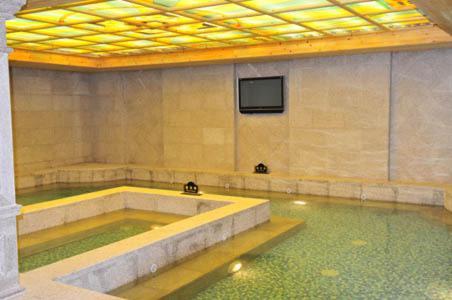 Express Shangdi By Ihg L Next To Yuanmingyuan Park & Subway & Qinghe Railway Station & Sport L Taxi 15 Minutes To Summer Palace & & Tsinghua L 20 Minutes To Badaling Great By Ra 4* Beijing