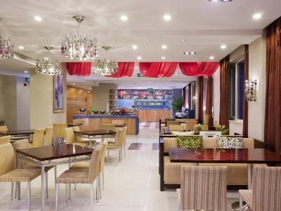 Hotel Express Shangdi By Ihg L Next To Yuanmingyuan Park & Subway & Qinghe Railway Station & Sport L Taxi 15 Minutes To Summer Palace & & Tsinghua L 20 Minutes To Badaling Great By Ra Beijing